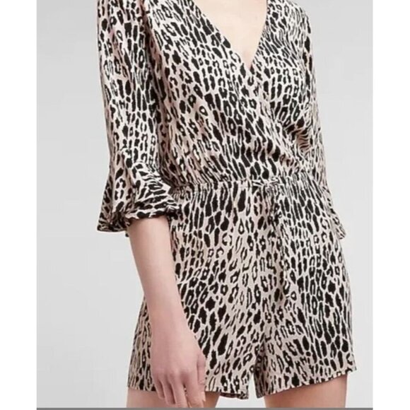 Express Women's Cheetah Print Surplice Bell Sleeve Romper Size Medium - Picture 1 of 13